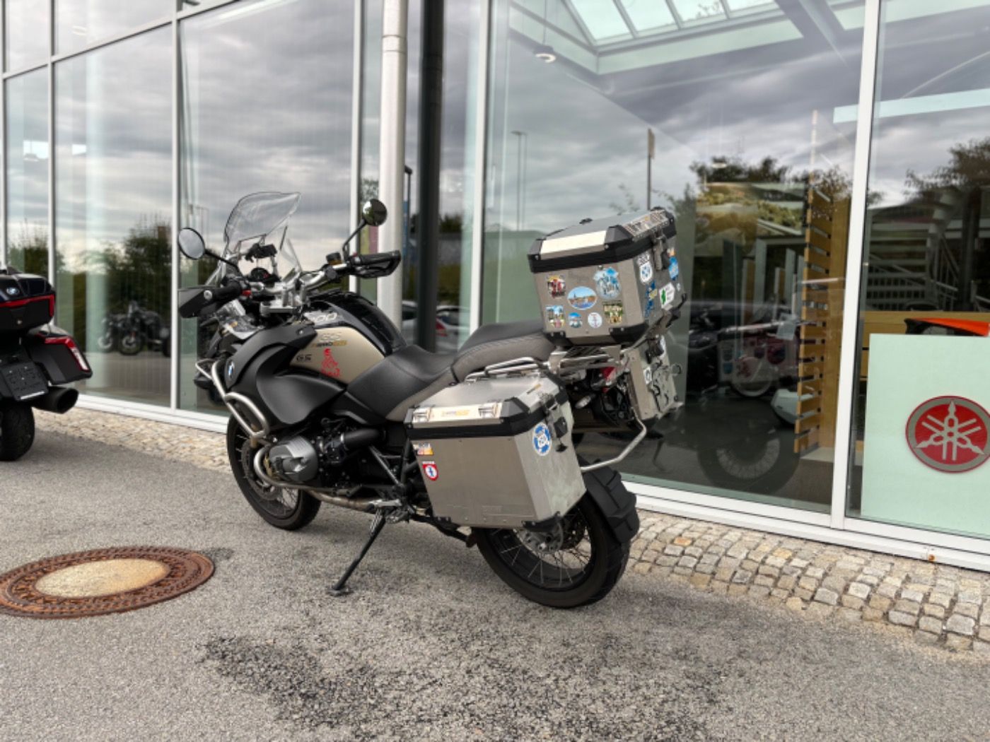 Fahrzeugabbildung BMW R 1200 GS Adventure 90 Jahre Sondermodell Koffer