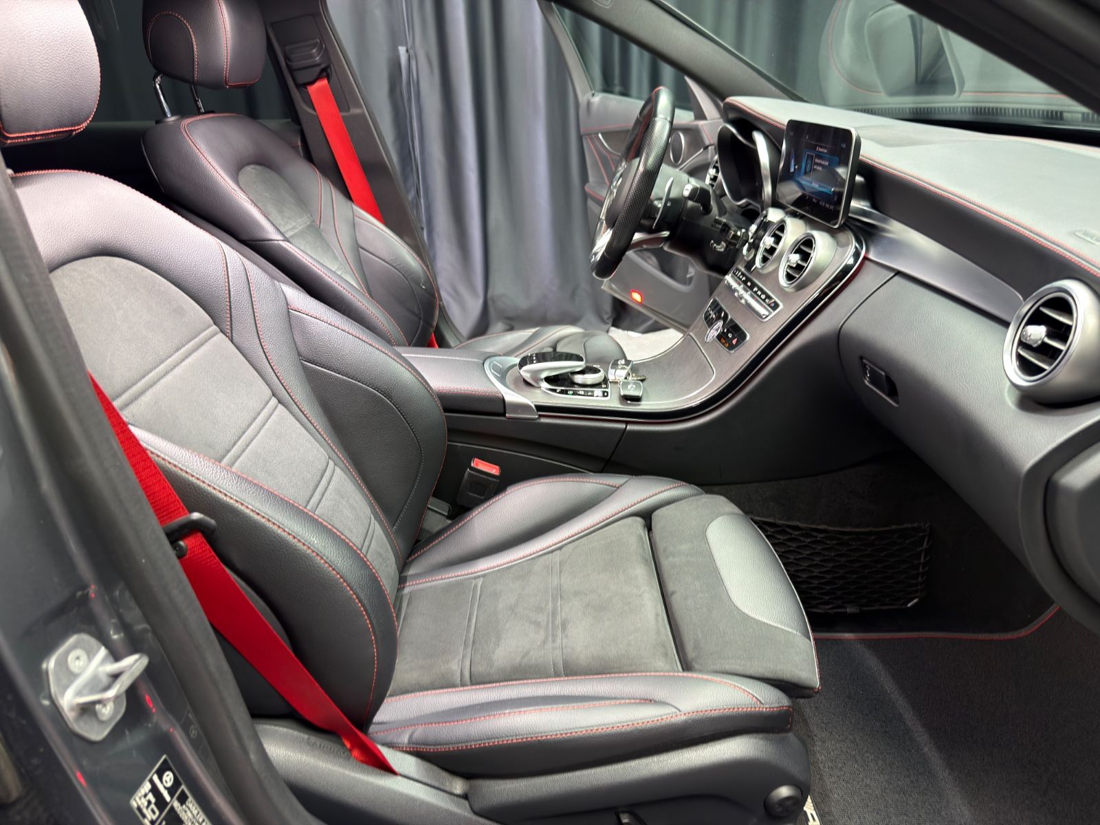 Fahrzeugabbildung Mercedes-Benz C 43 AMG T|PANORAMA|PERFORMANCE|NAVI|AHK