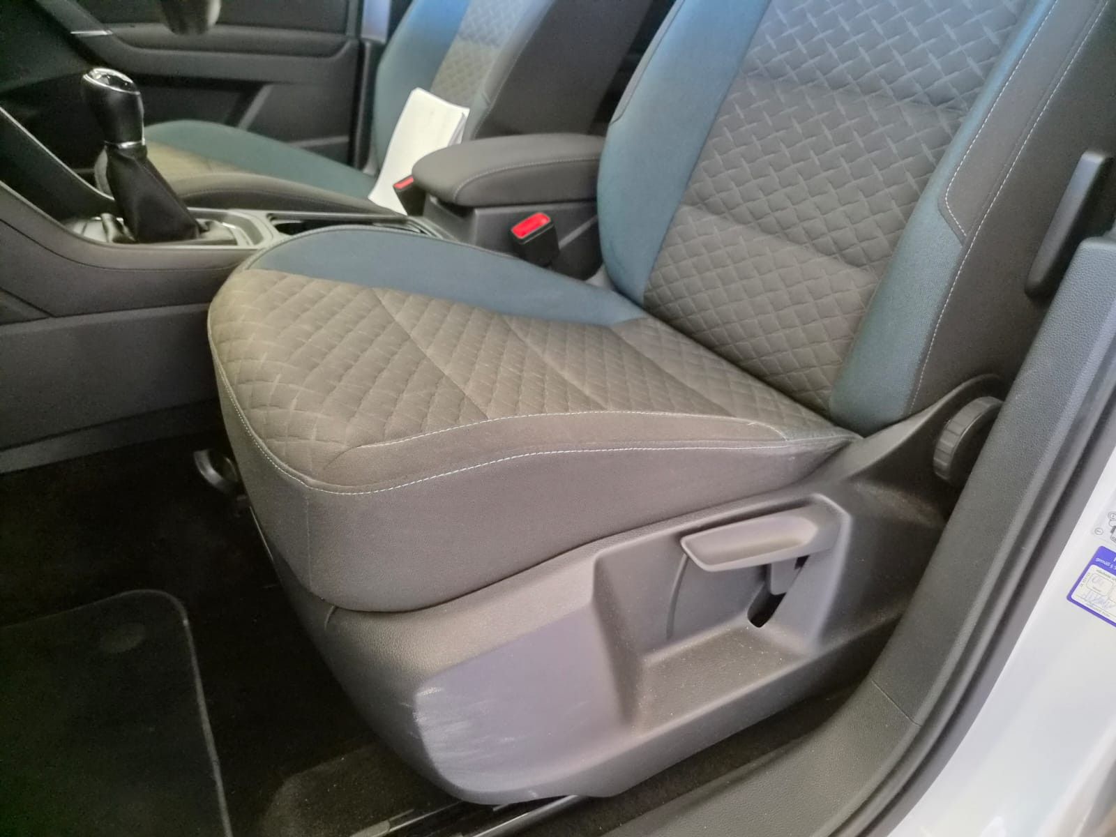 Fahrzeugabbildung Volkswagen Touran IQ.DRIVE / 1. HAND / MWST