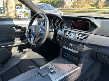 Fahrzeugabbildung Mercedes-Benz E 220d BlueTEC Avantgarde*SHZ*AHK*Schiebedach*