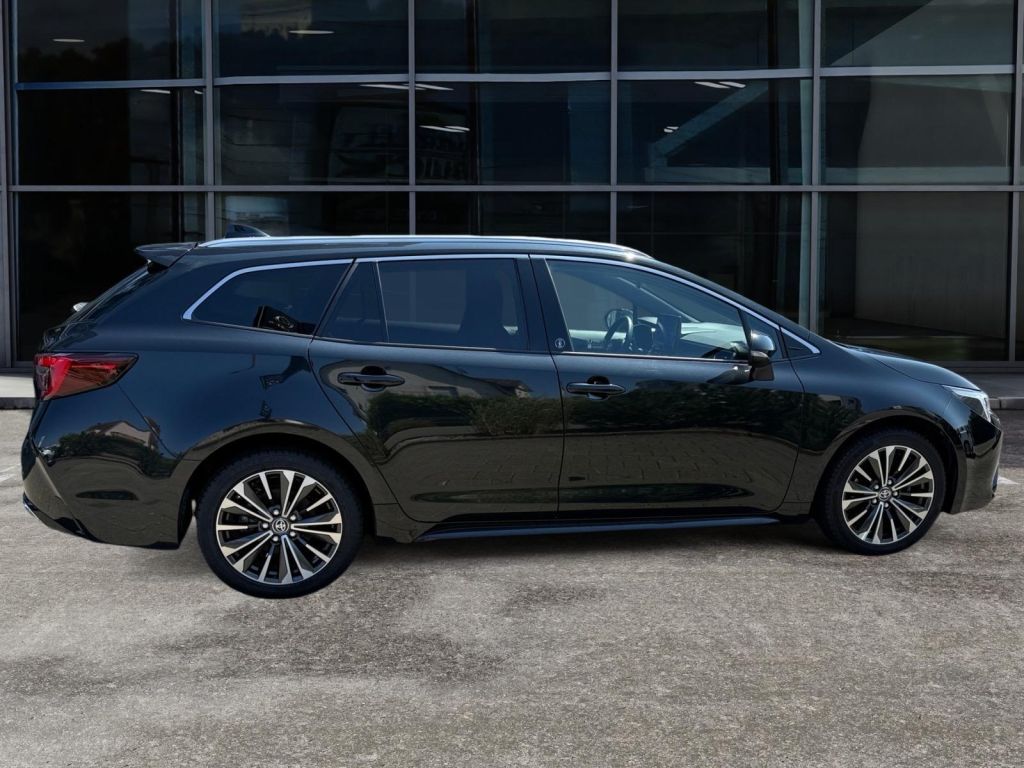 Fahrzeugabbildung Toyota Corolla 1.8 Hybrid Touring Sports Team Deutschla