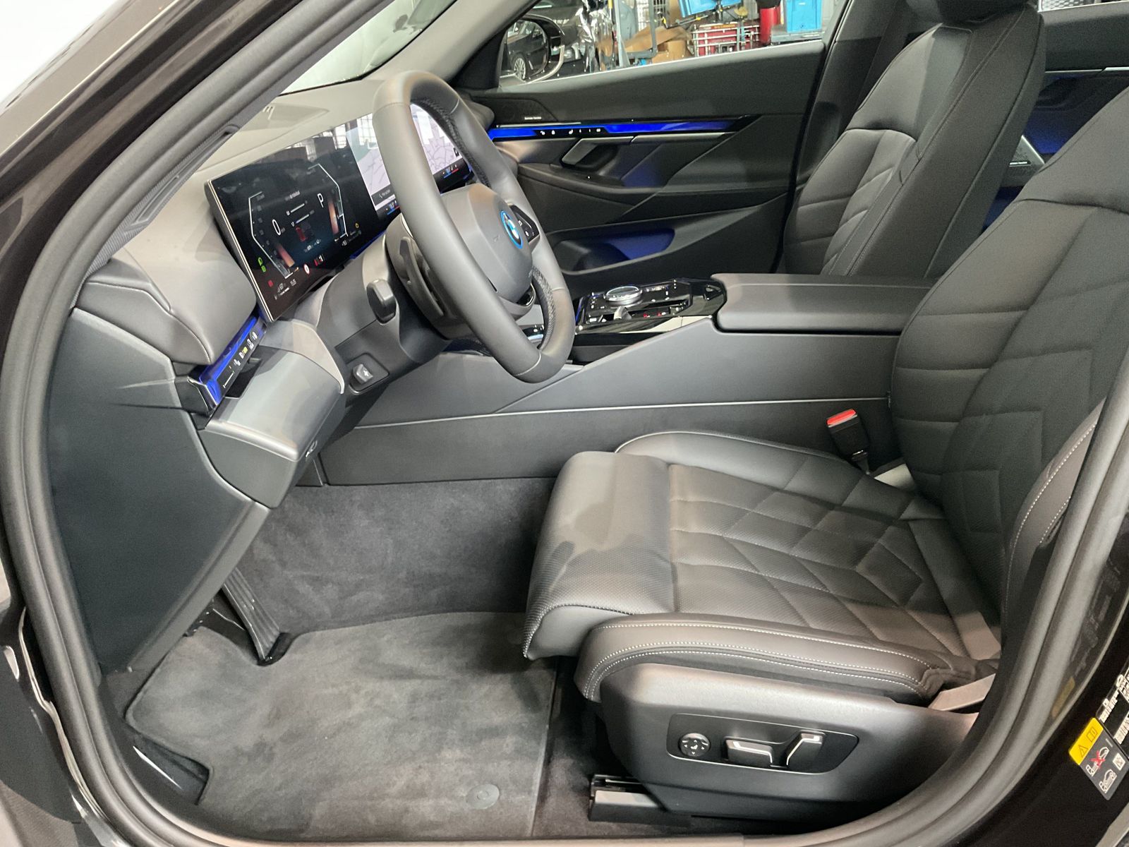 Fahrzeugabbildung BMW 530e 19" LMR, Panorama-Glasdach, Sitzbelüftung v