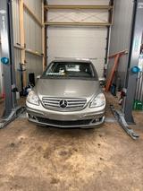 Mercedes-Benz Auto zu Verkaufen - gebrauchte Mercedes-Benz 200 aus dem Jahr 2008