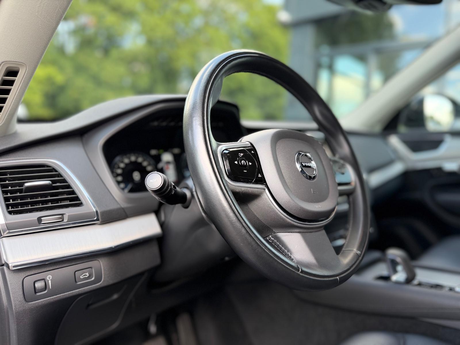 Volvo XC 90 MOMENTUM PRO AWD *7.SITZER*NAVI*LEDER*
