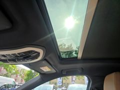 Fahrzeugabbildung Macan El. Panodach Navi Leder Soundsystem LED Dy