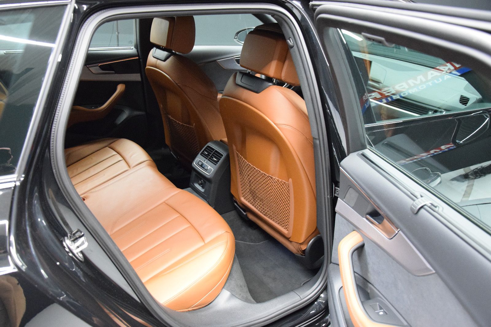 Fahrzeugabbildung Audi A4 Avant 40 TDI S line MATRIX 3-Zonen ACC