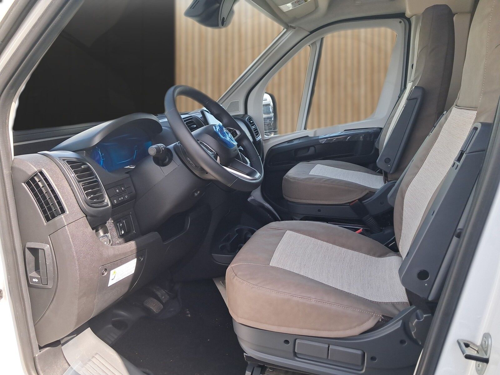 Fahrzeugabbildung Eura Mobil Profila RS PRS 720 EB 180PS Autom. MondialPlus