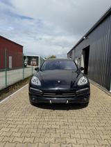 Opel Porsche Cayenne S  V-8 mit 382 PS - Opel Astra: Geländewagen