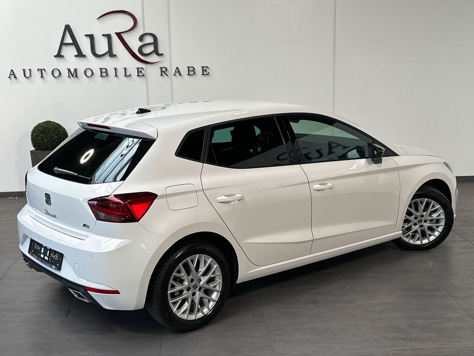 Fahrzeugabbildung SEAT Ibiza FR 1.0 TSI DSG NAV+LED+PDC+DAB+GANZJAHRES