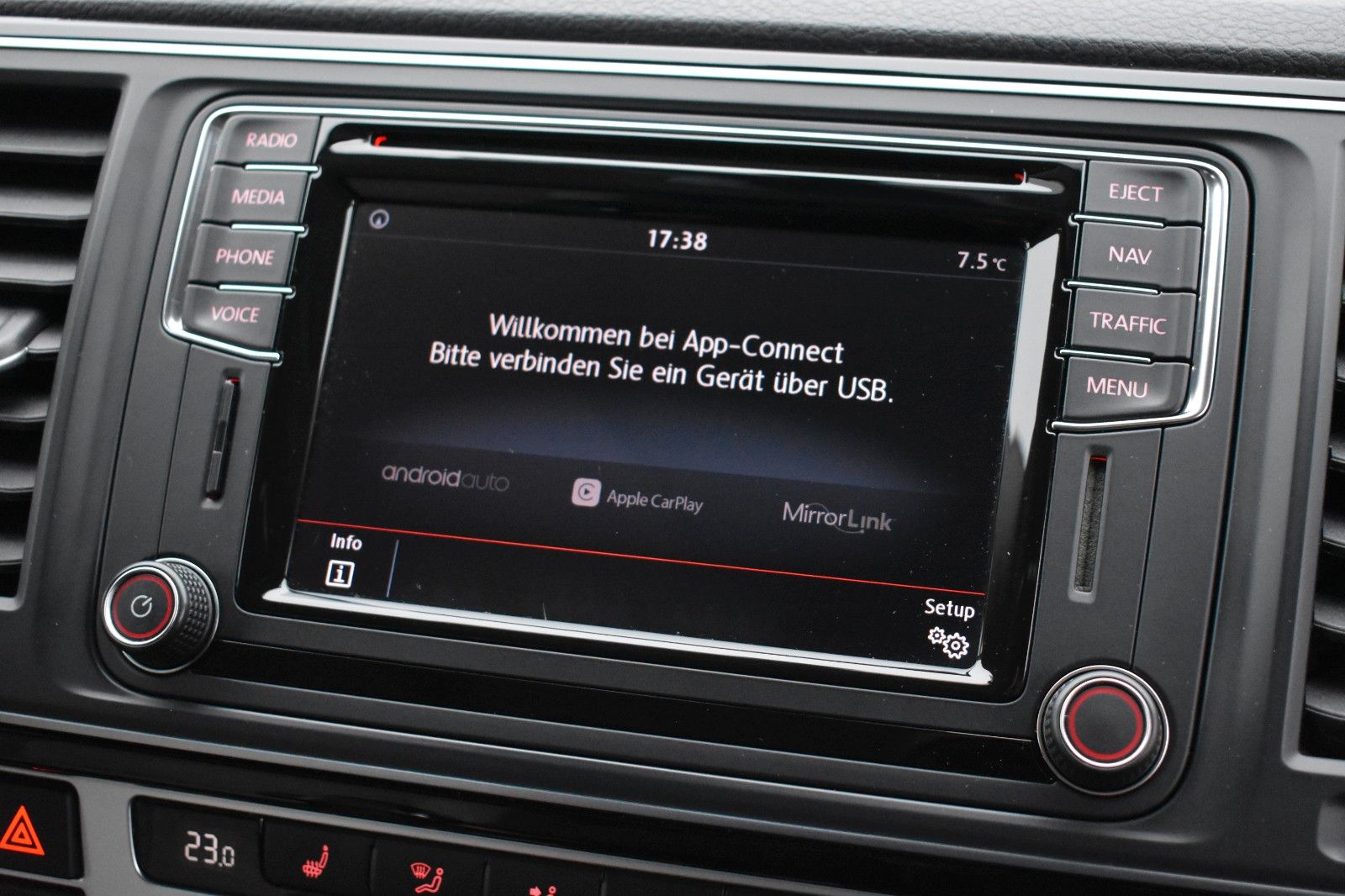 Fahrzeugabbildung Volkswagen T6 Multivan Highline 4Motion DYNAUDIO 1 Hand ACC