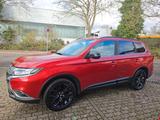 Mitsubishi Outlander Plus 4WD *NAVI *LEDER *7-SITZER *SUV - Mitsubishi Gebrauchtwagen