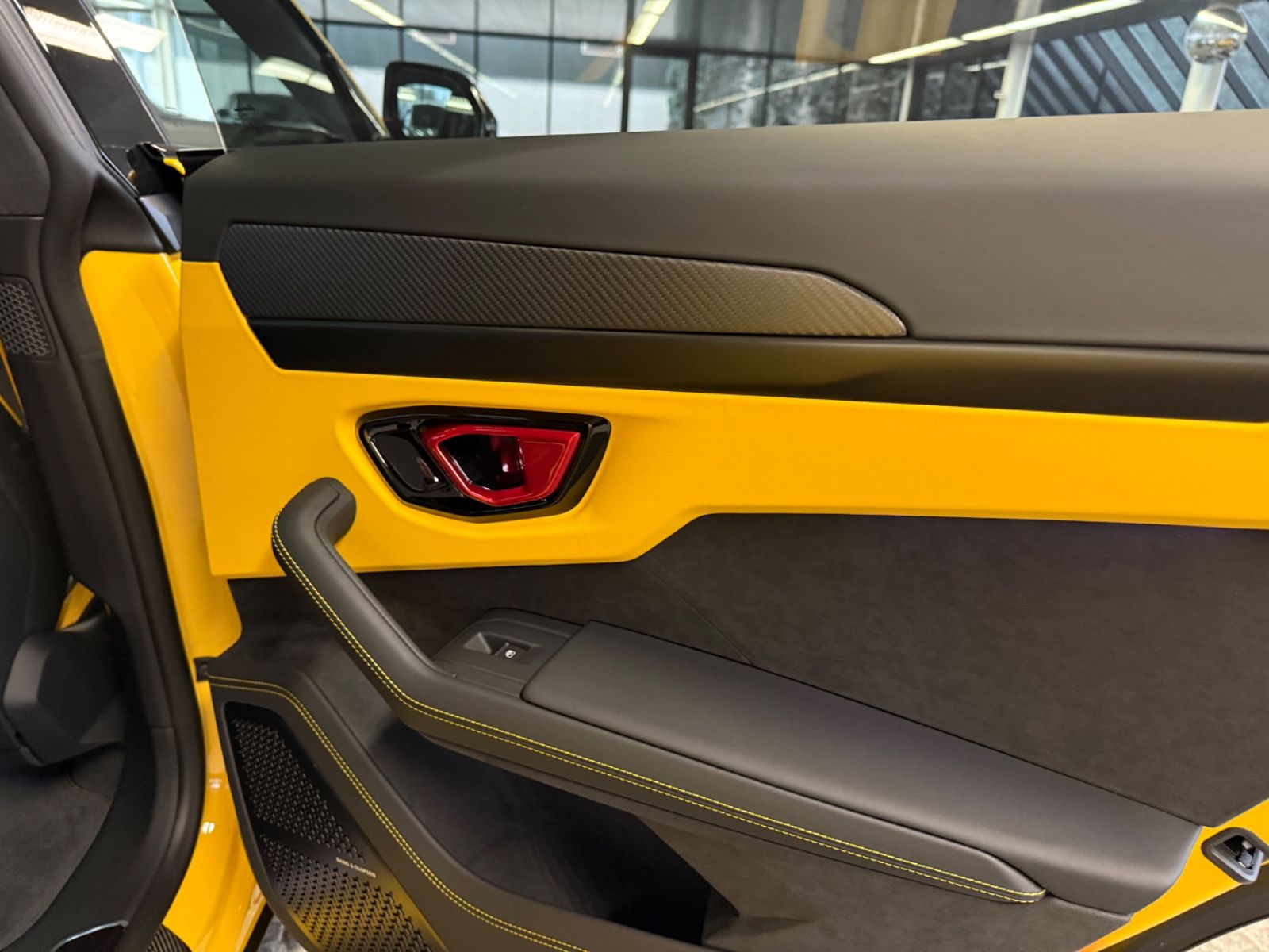 LAMBORGHINI Urus - 15