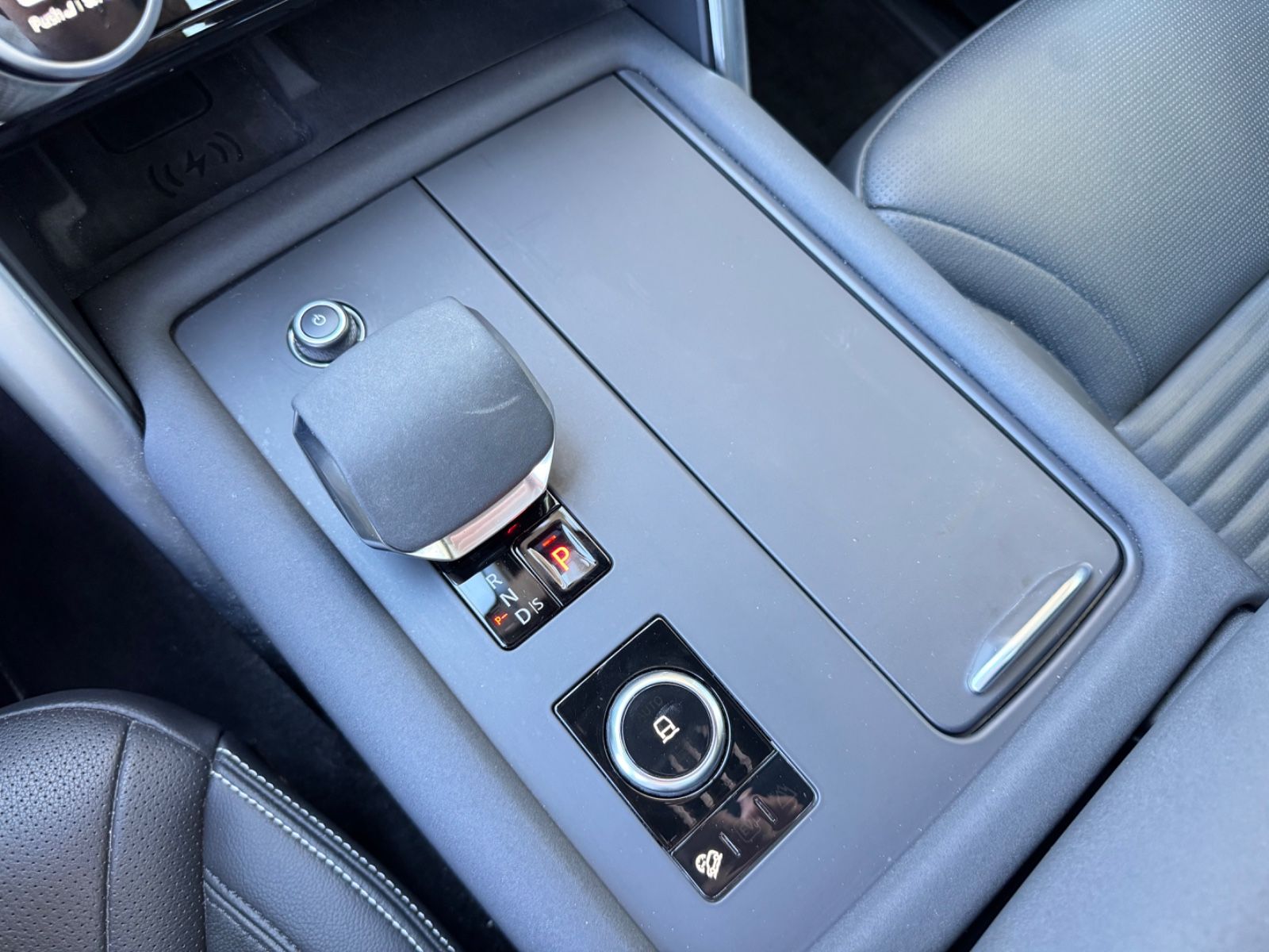Fahrzeugabbildung Land Rover Discovery  R-Dynamic AWD/7-SITZER/360'°Cam/AHK