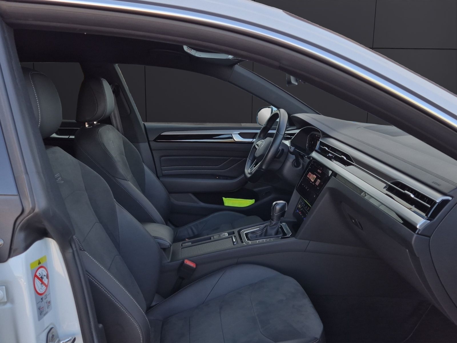 Fahrzeugabbildung Volkswagen Arteon SB TSI R-Line DSG Matrix AHK Navi AID ACC