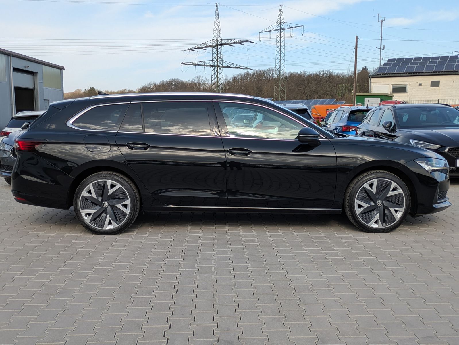 Fahrzeugabbildung SKODA Superb 2.0 TDI 4x4 Selection MATRIX*AHK*PANO*19"