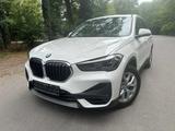 BMW X1 xDrive 25 e Advantage Hybrid Pano 1.Hand - mit Hybrid-Antrieb: Weiß, Schiebedach, Geländewagen
