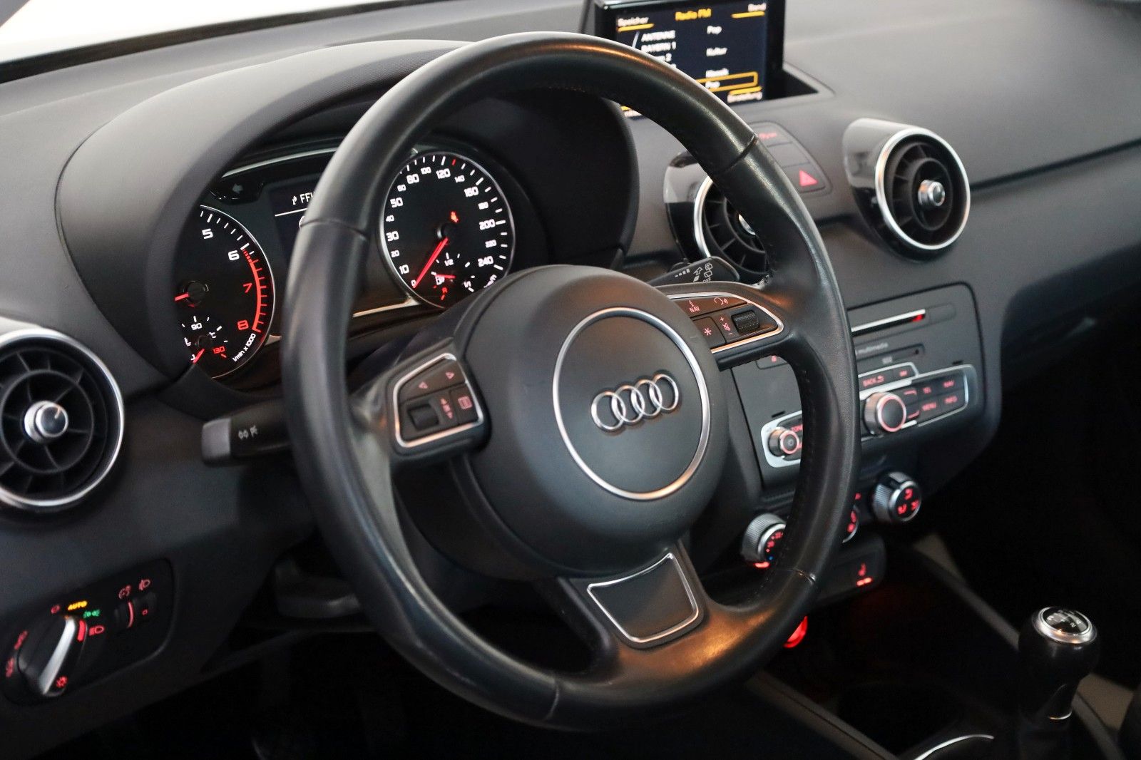 Fahrzeugabbildung Audi A1 Sportback design,PDC,8 fach bereift