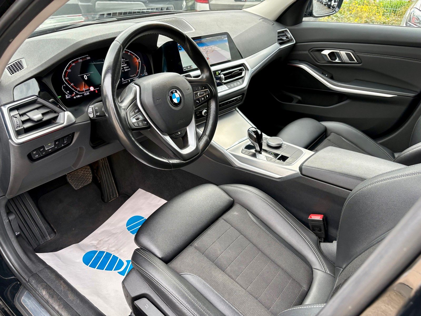 Fahrzeugabbildung BMW 318d Tour Aut. SPORT LINE Navi LED AHK Leder 1HD