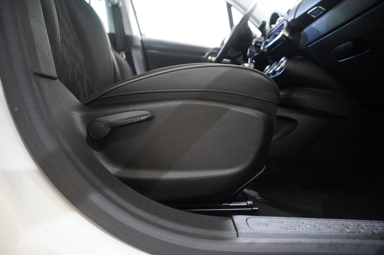 Fahrzeugabbildung Fiat 500X 1.3T CROSS DCT NAVI/LED/PDC/SPORT/TEMP/DAB+