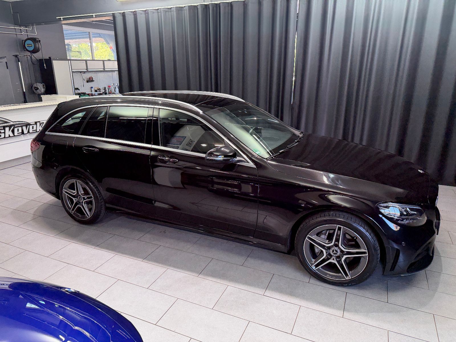 Fahrzeugabbildung Mercedes-Benz C 220d T 4Matic|AMG-LINE|PANORAMA|LED|NAVI|LEDER
