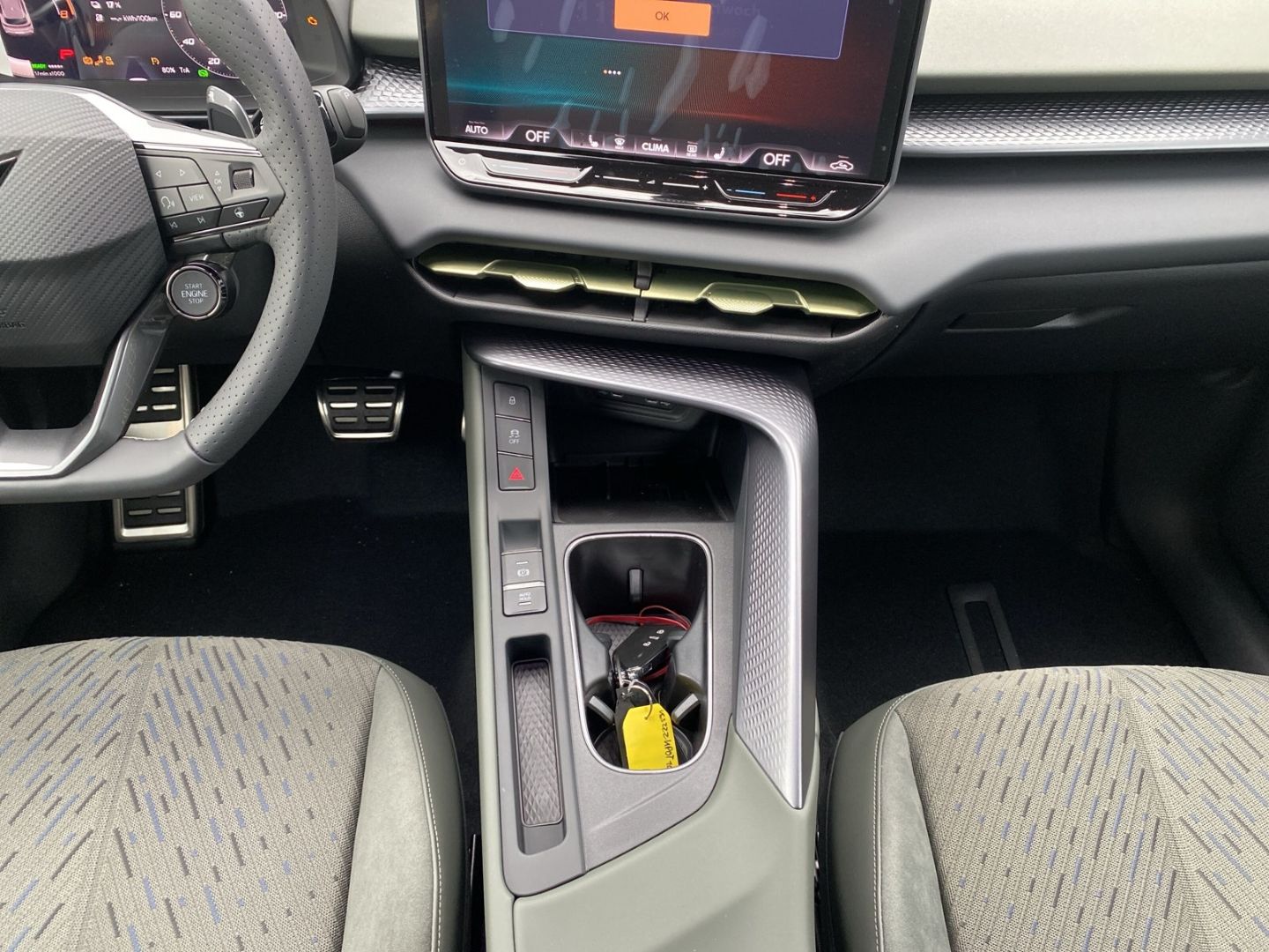 Fahrzeugabbildung CUPRA Terramar 1.5 e-Hybrid 200 VZ*TRIBE-Ed*Sennhei Ma