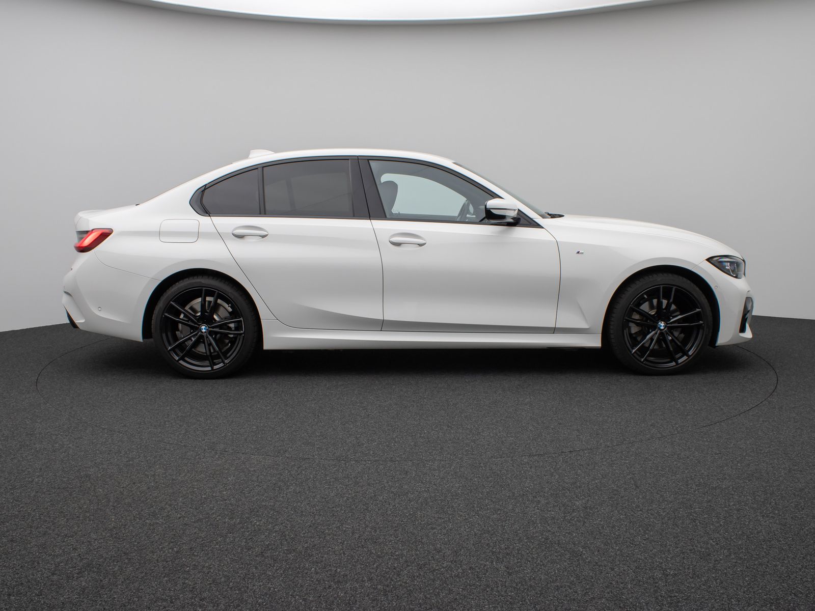 Fahrzeugabbildung BMW 320e M Sport Kamer Laser HUD DAB H/K Komfort 19"