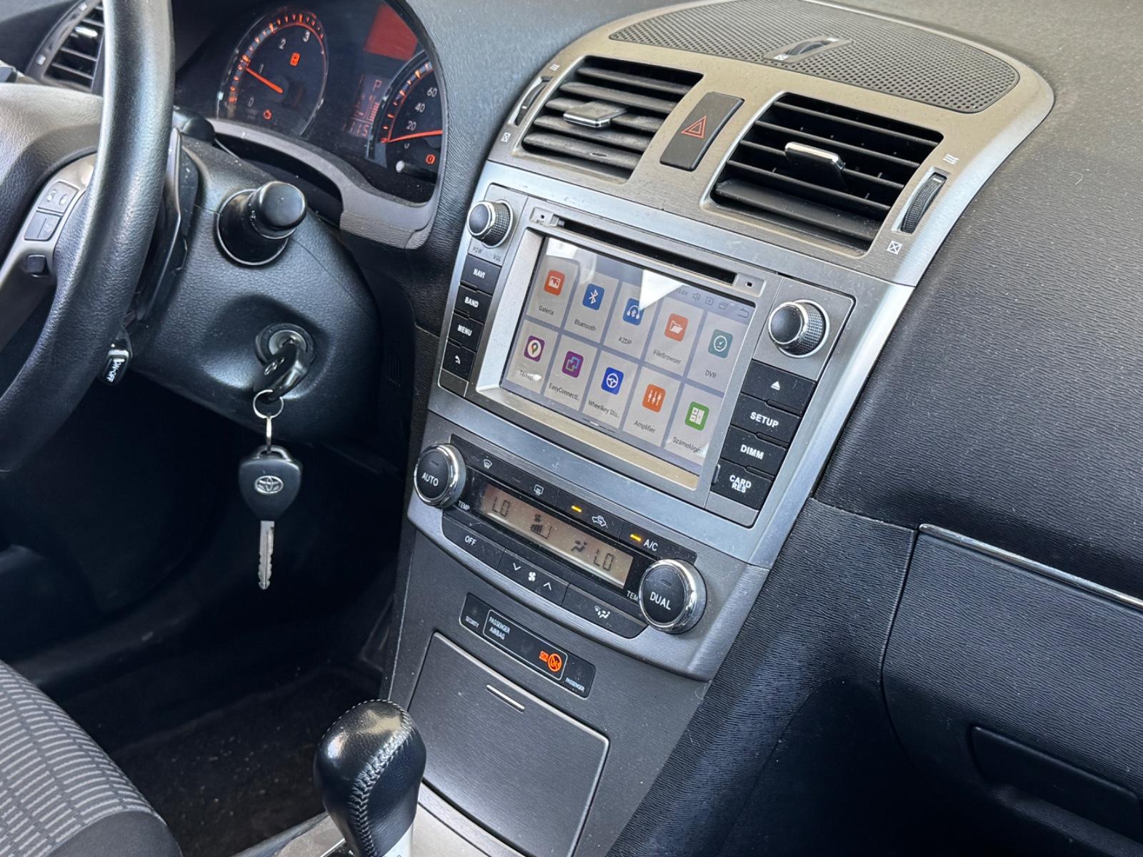 Toyota Avensis 2011 — photo 13
