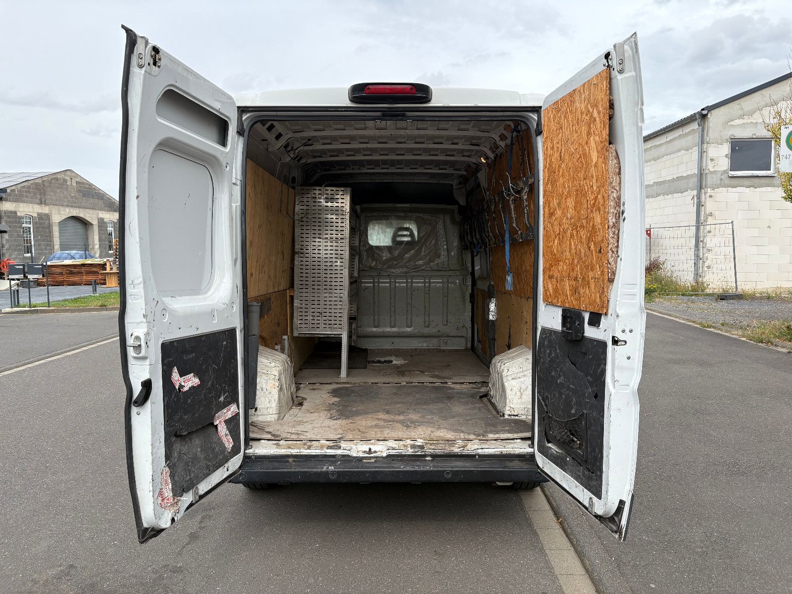 Fahrzeugabbildung Fiat Ducato Grossr.-Kasten 35 130 L4H2 RS: 4035 mm/3-
