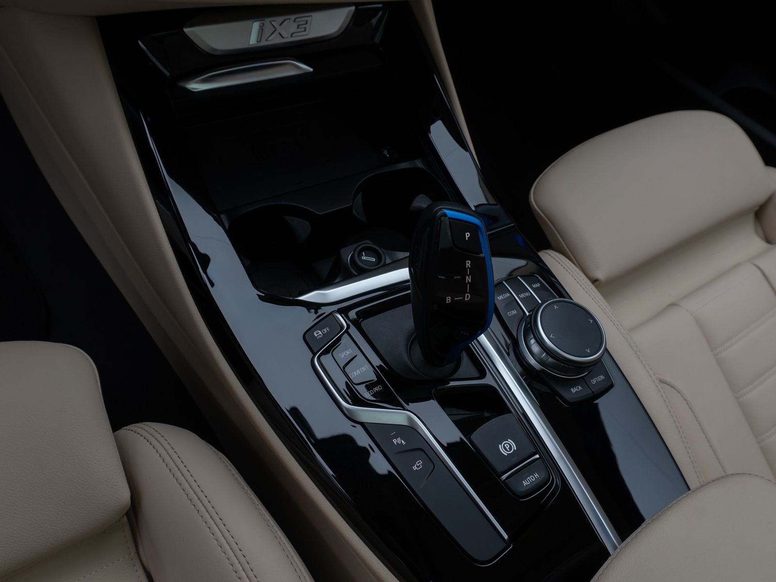 Fahrzeugabbildung BMW iX3 Impressive 360° ACC H/K Komfort DAB AHK 20"