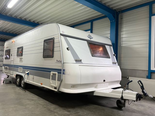 Hobby Prestige 650 umfe met Voortent z.g.a.n.