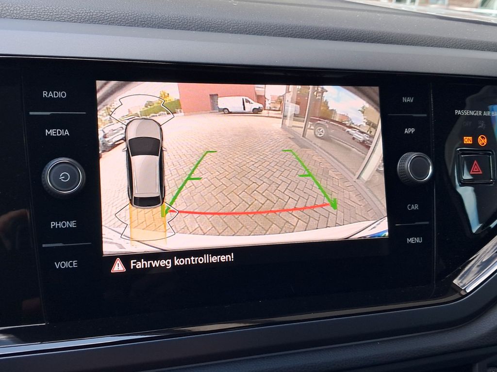 VW Taigo 1.5 TSI DSG R-Line Schiebedach AHK Matrix - Bild 17