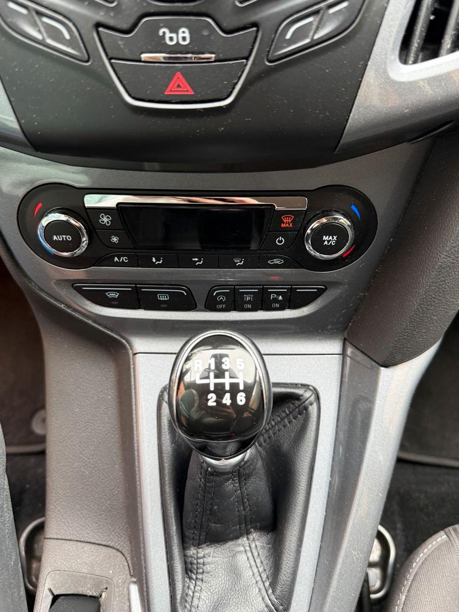Ford Focus 2011 — photo 7