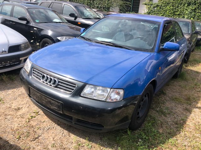 Audi A3 Audi 1.6 L Klima Euro 4 Tüv 05/2025 Fahrbreit