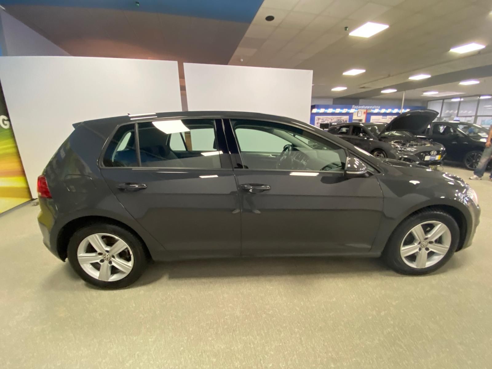 Fahrzeugabbildung Volkswagen Golf VII Comfortline+ALLWETTER+2-ZKLIMA+PDC+HEIZ