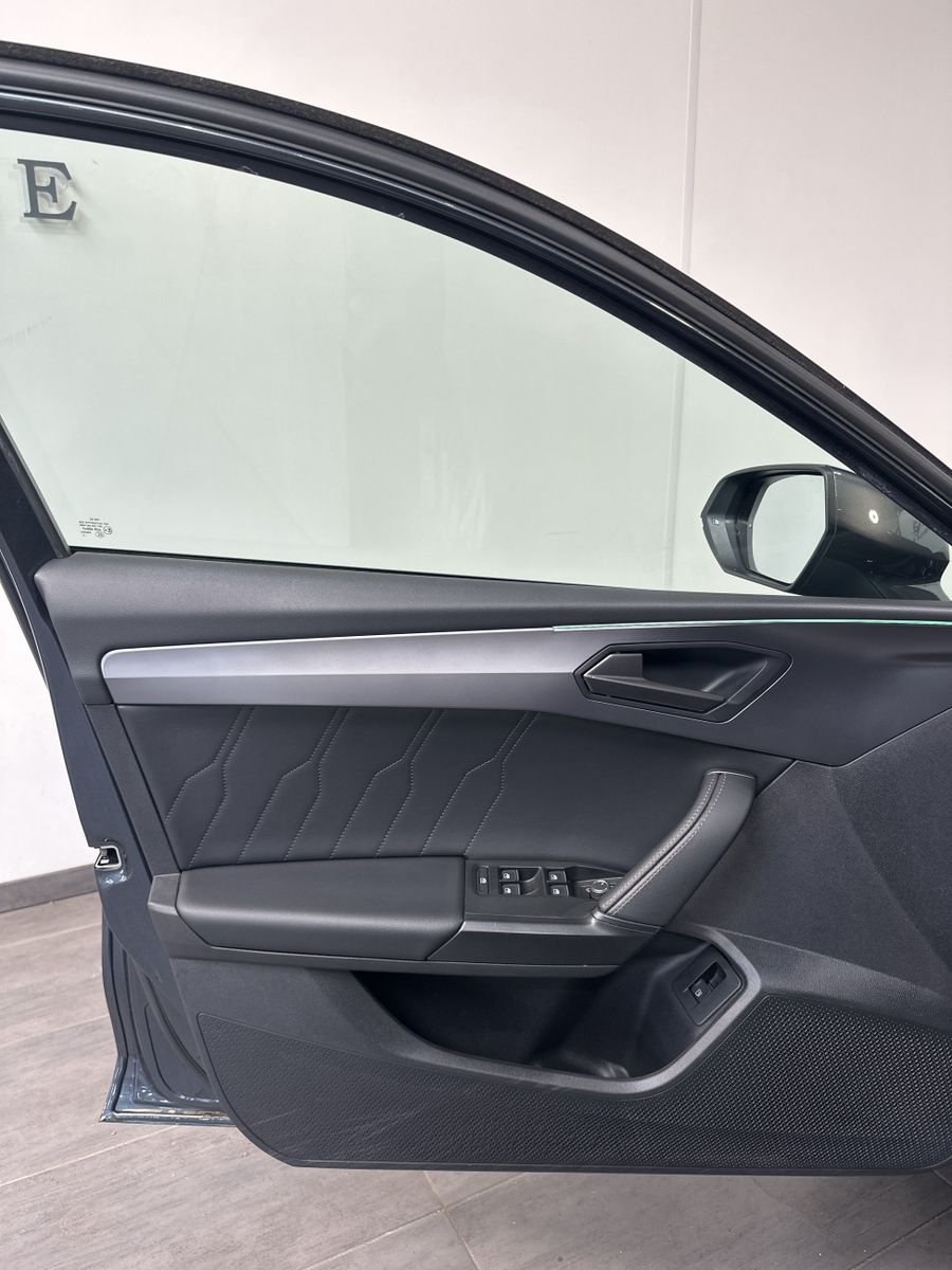 Fahrzeugabbildung CUPRA Leon SpT 1.4 TSI e-Hybrid VZ NAV+LED+ACC+PANO+SH