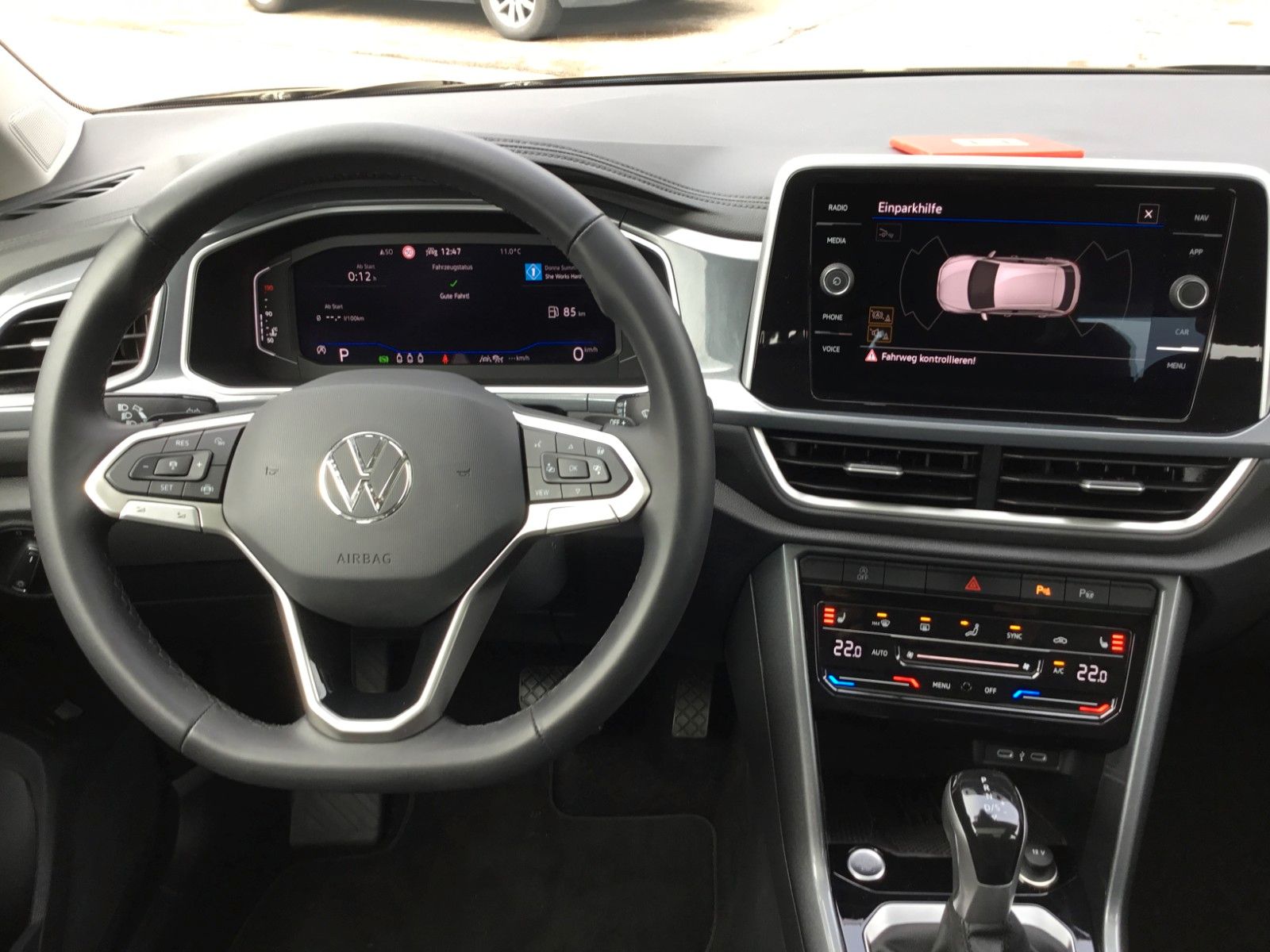 Fahrzeugabbildung Volkswagen T-Roc 1.5 TSI DSG Style+AHK+MatrixLED+ACC+Pano