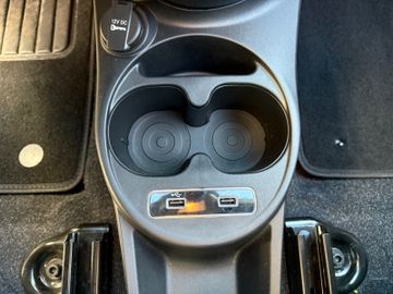 Fahrzeugabbildung Fiat 500 Dolcevita Navi DAB+ Tempomat Klimaaut. uvm.