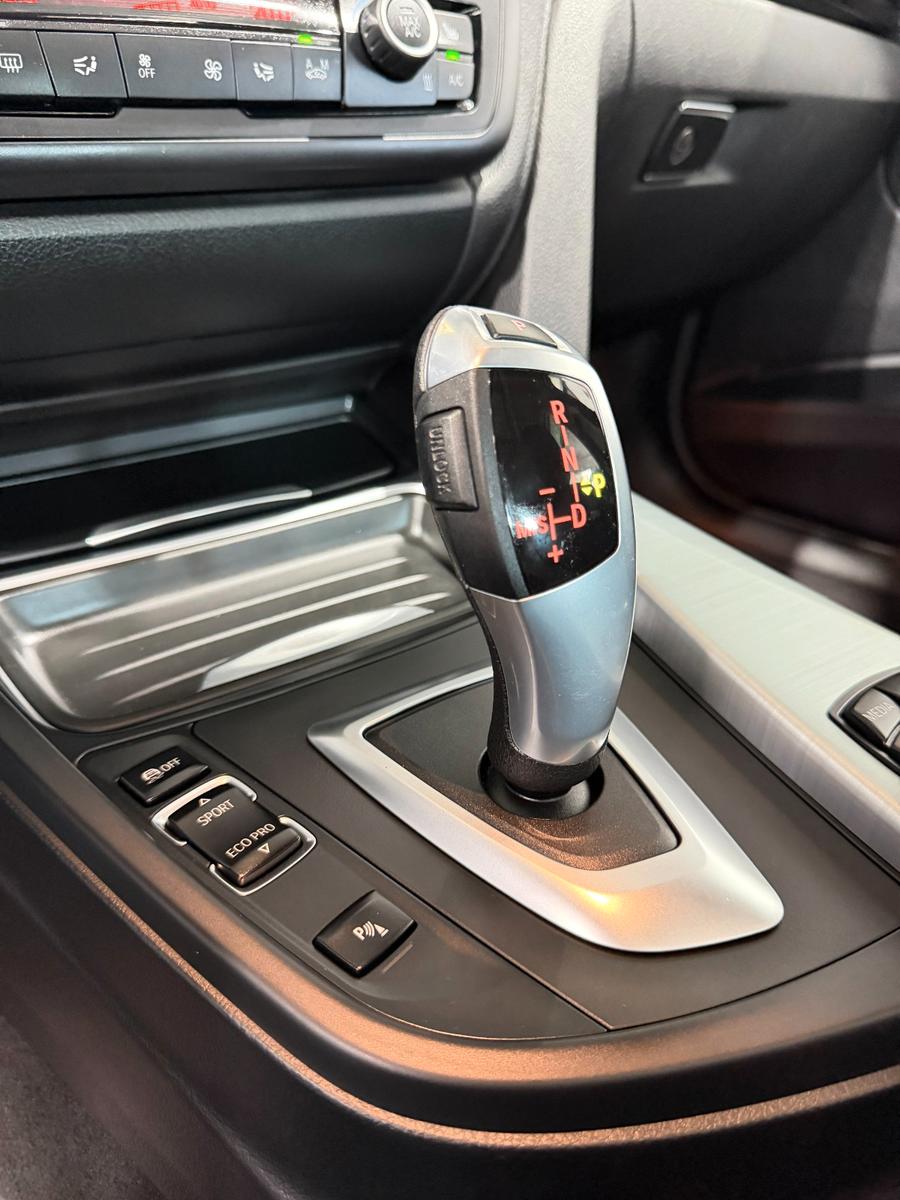 BMW 318d Touring 2.0 Aut.*Pano*Start/Stopp/Navi/PDC