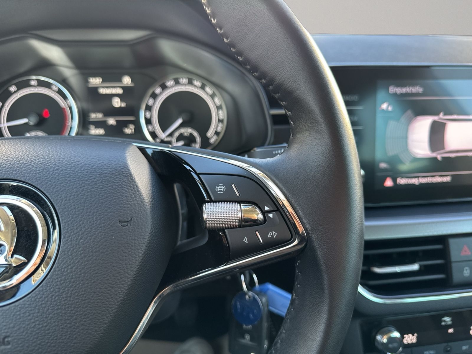 Scala Clever 1.0 TSI, 17" Alu, RearView, AHK Vor