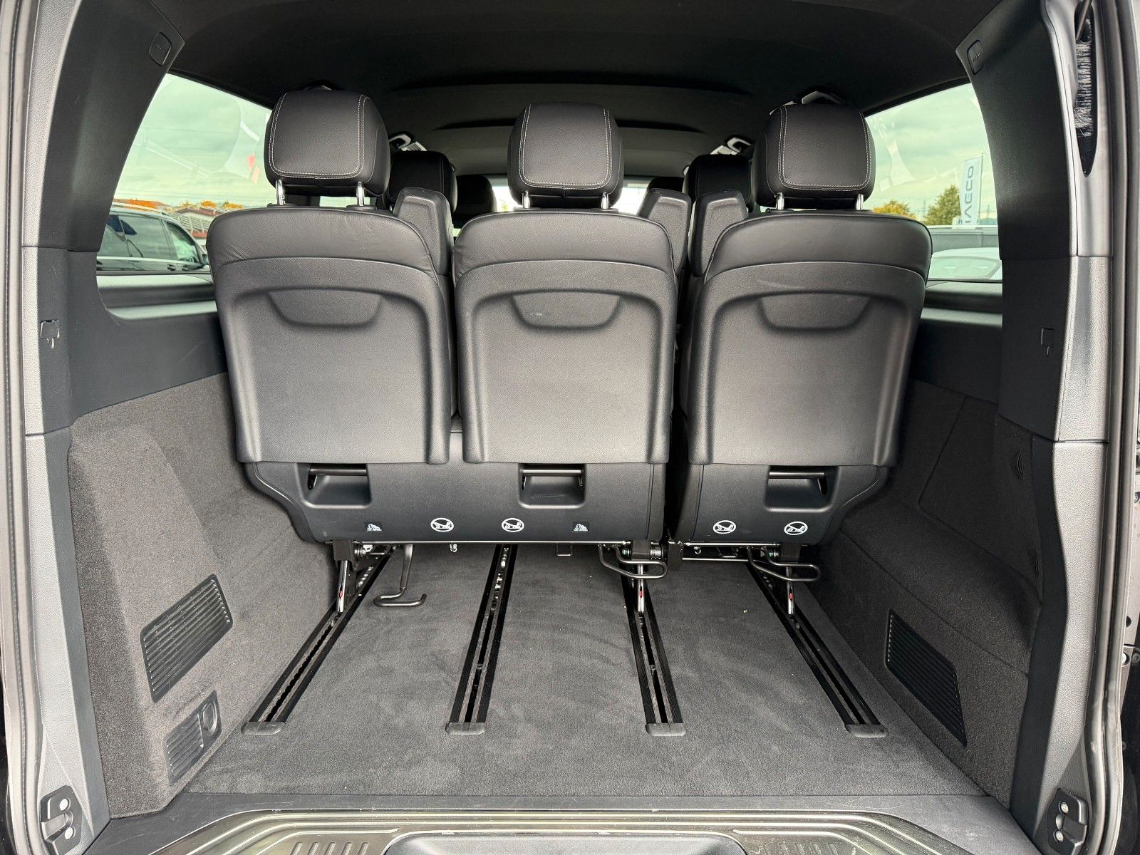 Fahrzeugabbildung Mercedes-Benz V 300 d AVANTGARDE Extralang 360Kamera Standh