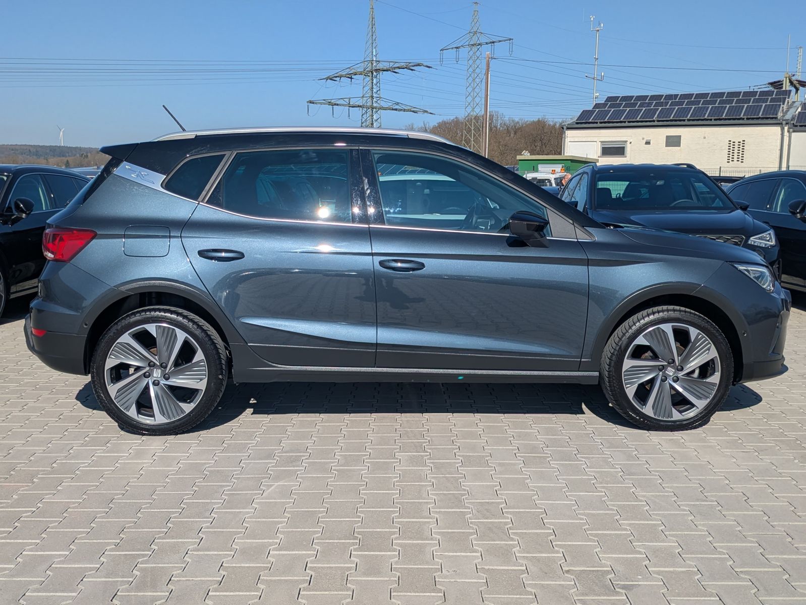 Fahrzeugabbildung SEAT Arona 1.0 TSI FR DSG AHK*ACC*LED*APP*DAB*KAMERA