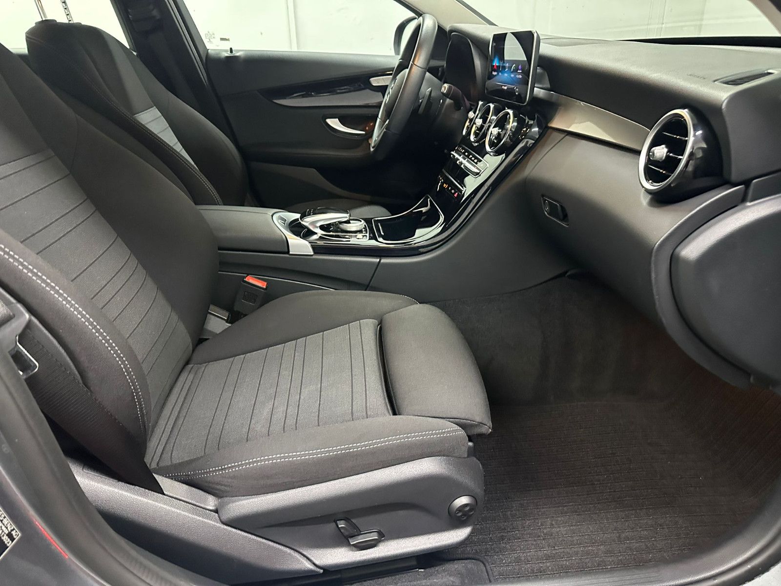 Fahrzeugabbildung Mercedes-Benz C 200 d LIMO*SH*NAVI*TEMPO*KLIMA*LED*