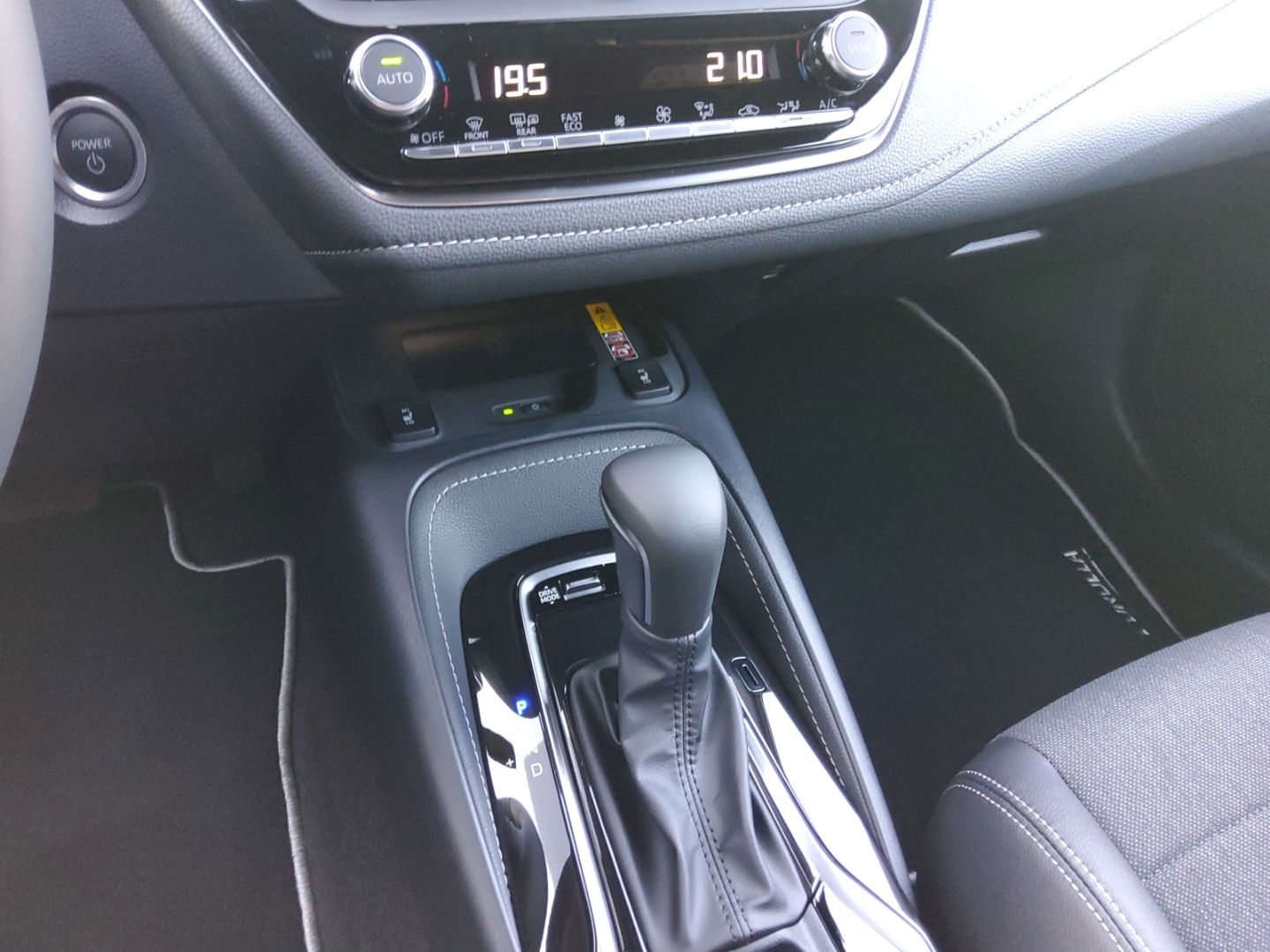 Fahrzeugabbildung Toyota Corolla Touring Sports Hybrid Navi digitales Coc