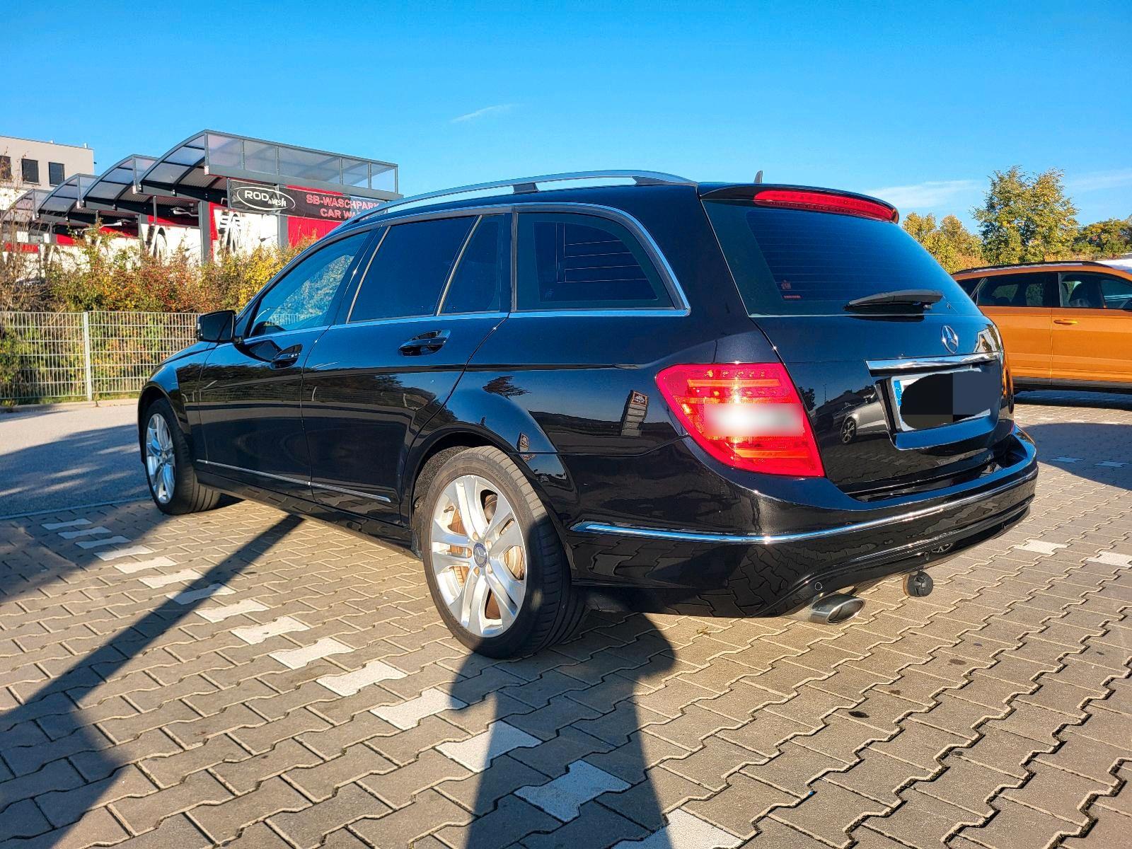 Mercedes-Benz 220 2012 — rear view