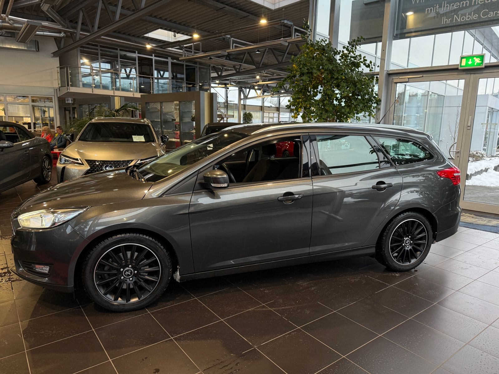 Fahrzeugabbildung Ford Focus Turnier Business KLIMA NAVI ALU