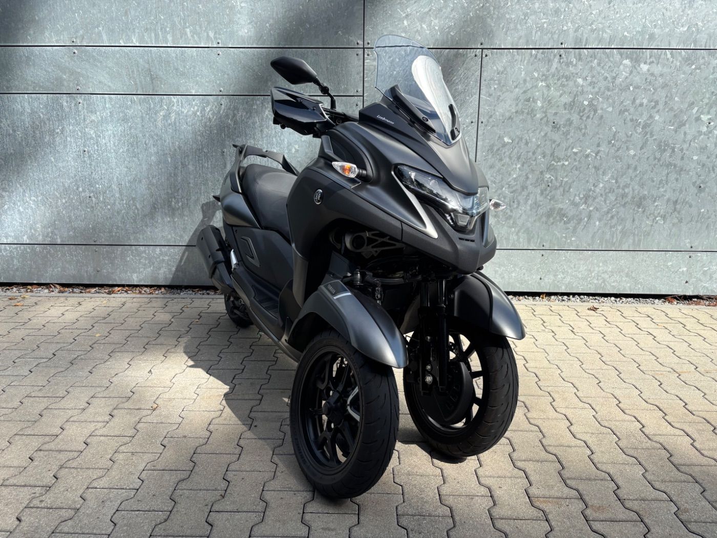 Fahrzeugabbildung Yamaha Tricity 300 Handschutz Gepäckbrücke