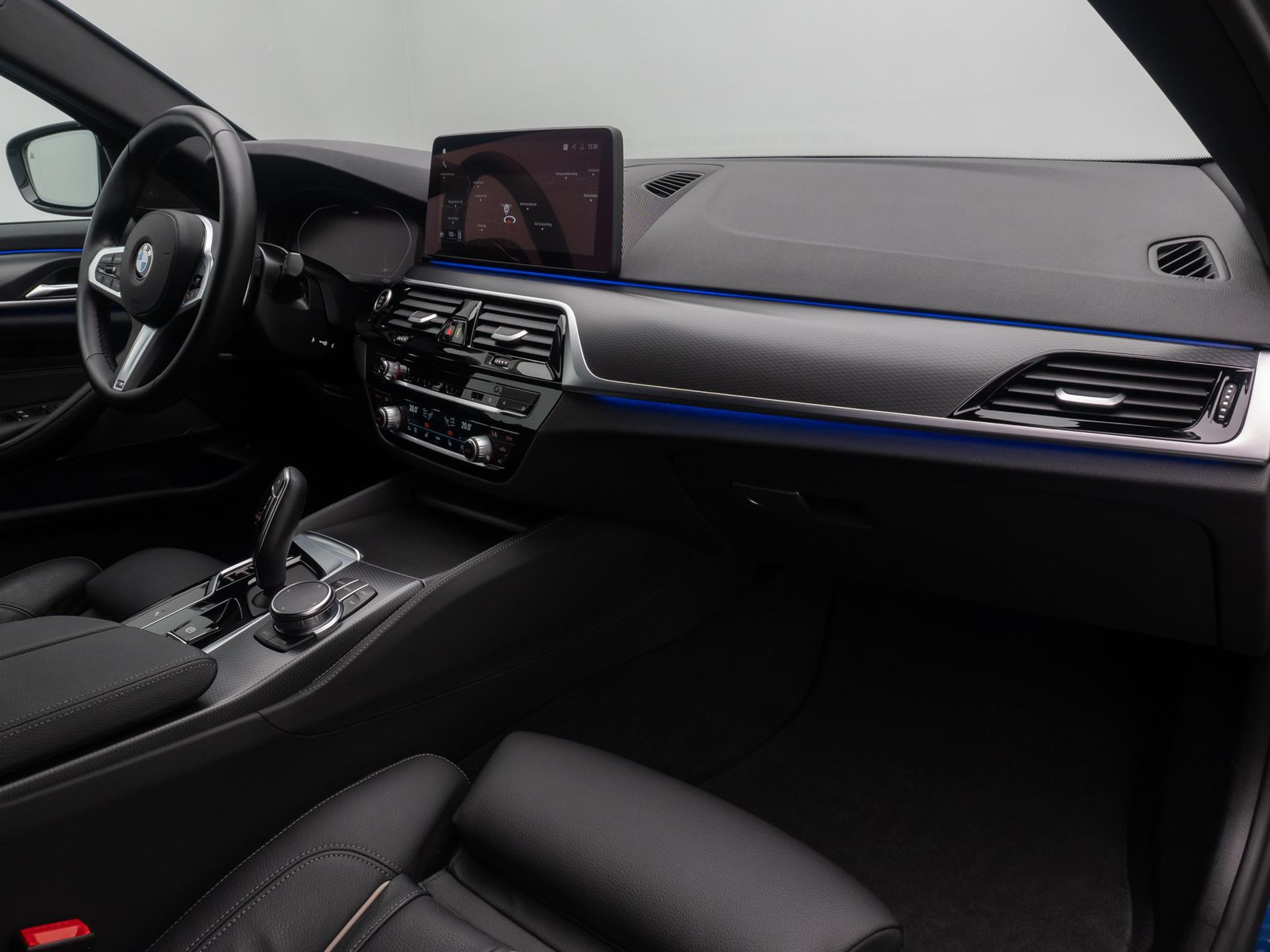 Fahrzeugabbildung BMW 530d M Sport DAB H/K Kamera Alarm Komfort 19Zoll