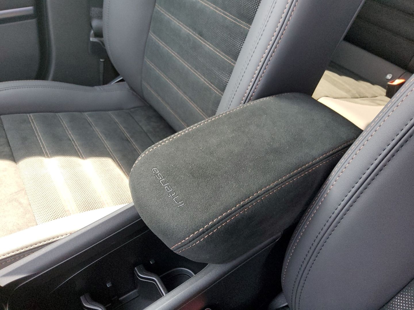 Fahrzeugabbildung Alfa Romeo Junior Elektro Intensa Sondermodell Navi, 360°