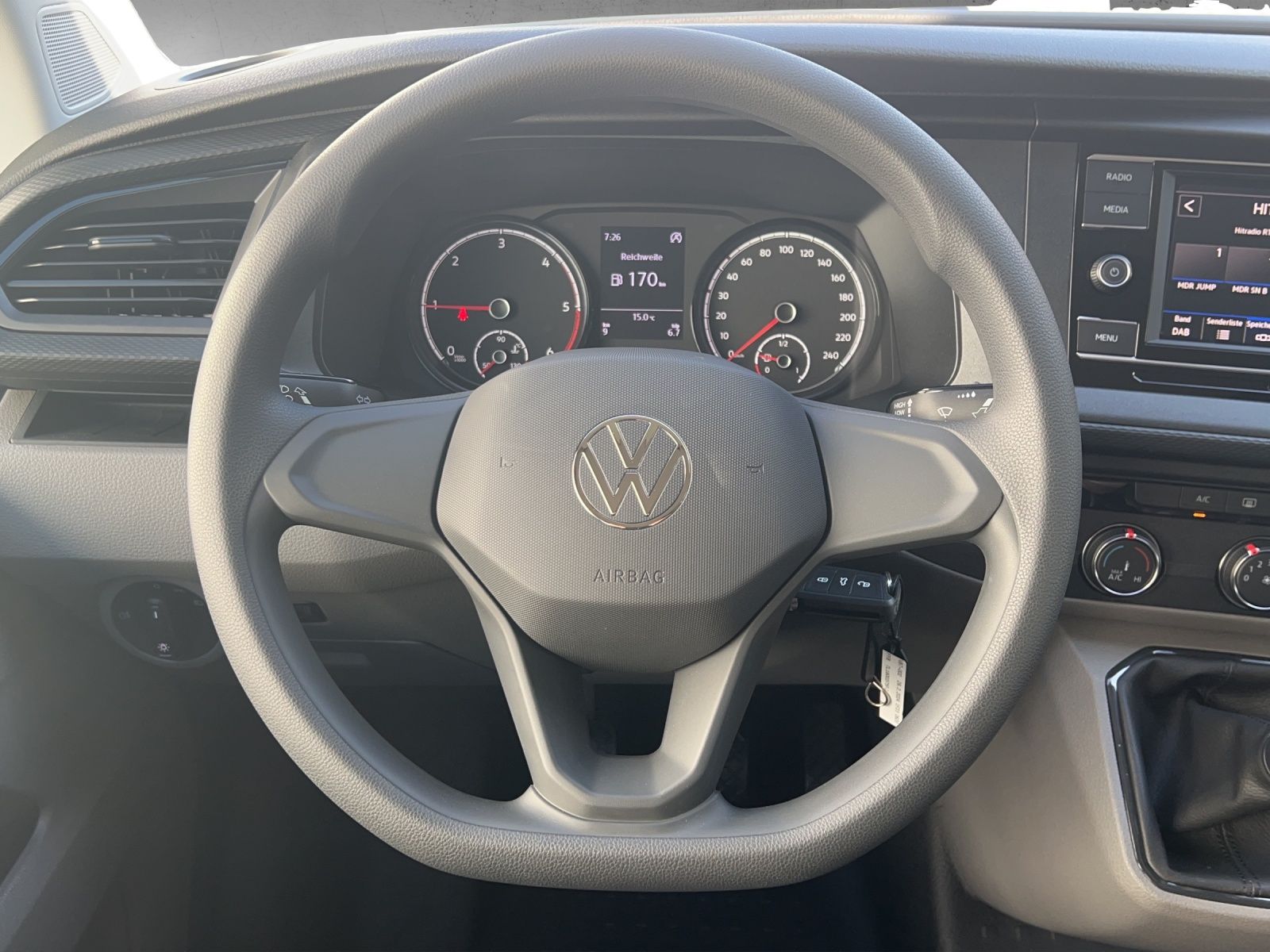 Fahrzeugabbildung Volkswagen T6 Kombi T6.1 TDI 9 Sitzer LR Klima, PDC, AHK Vo