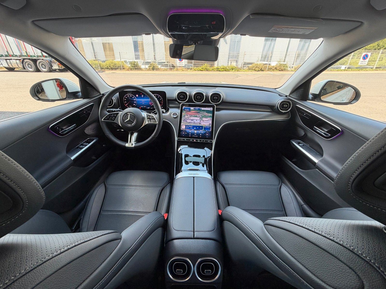 Fahrzeugabbildung Mercedes-Benz C 200 T Avantgarde+RKamera+AHK+AmbientePrem+